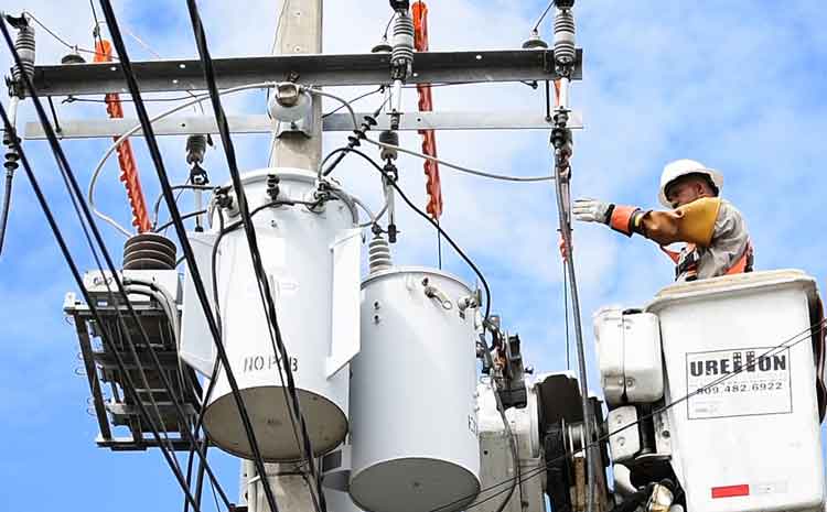 how many volts go into a distributor bucket transformer