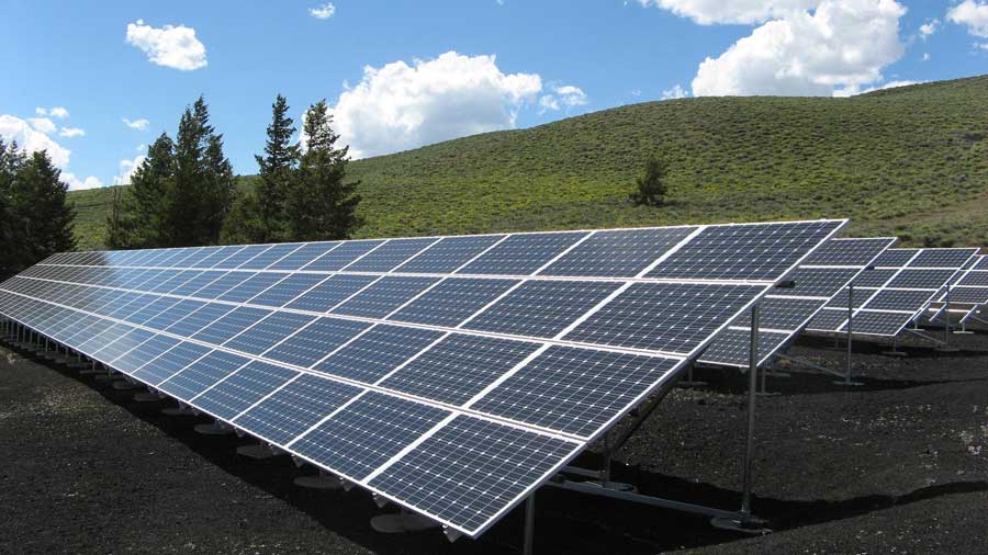 British solar power worker